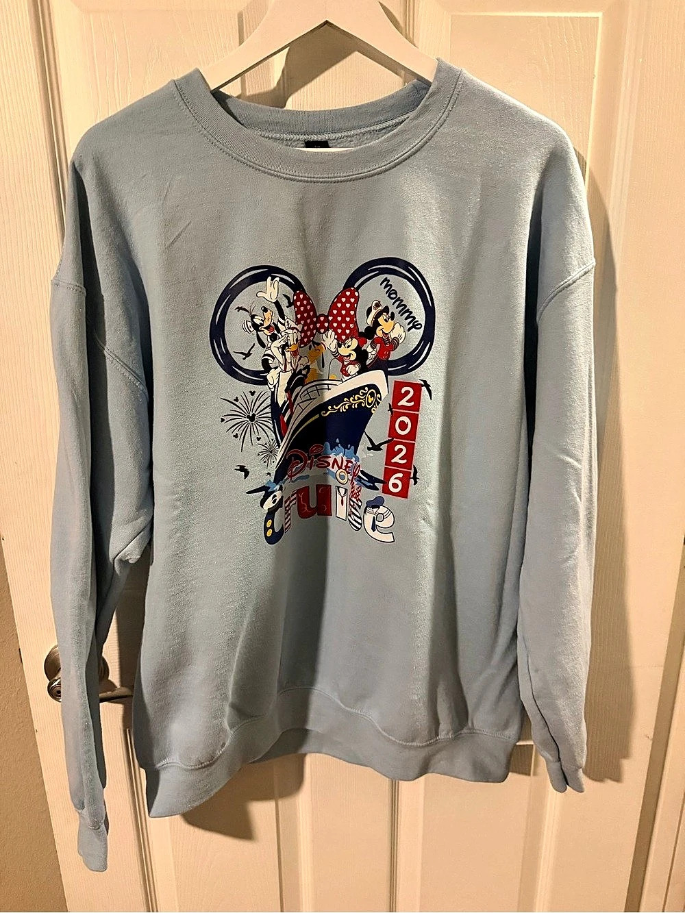 Women’s Disney Cruise 2026 Graphic Sweatshirt Mommy Light Blue Size: Large!